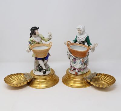 Due Saliere in Porcellana Capodimonte con Base in Metallo Dorato