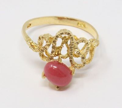 Anello in Oro con Rodocrosite Cabochon Centrale