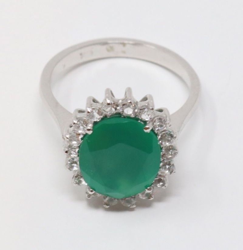 Anello in Oro con Grisopasio e Zaffiri Bianchi