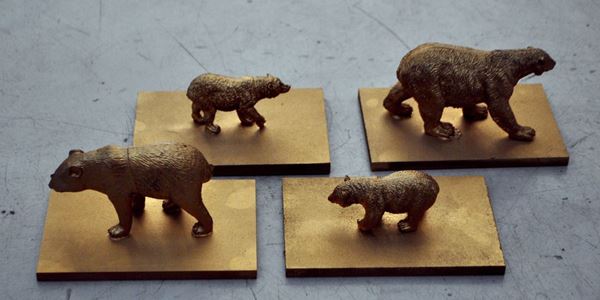 Lapo Binazzi (UFO) : Andata e ritorno  (2012)  - Pittura oro su modellini di orso in plastica, quattro elementi - Asta OPERE DI ARTE CONTEMPORANEA PROVENIENTI DA UNA RACCOLTA PARTICOLARE - Casa d'aste Farsettiarte