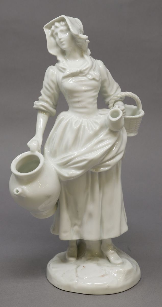 Tre Sculture in Porcellana Bianca