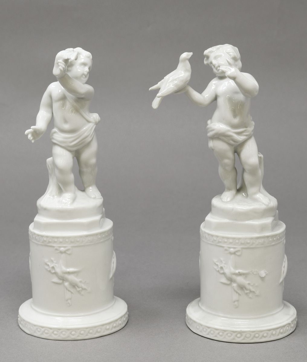 Tre Coppie di Sculture in Porcellana Bianca