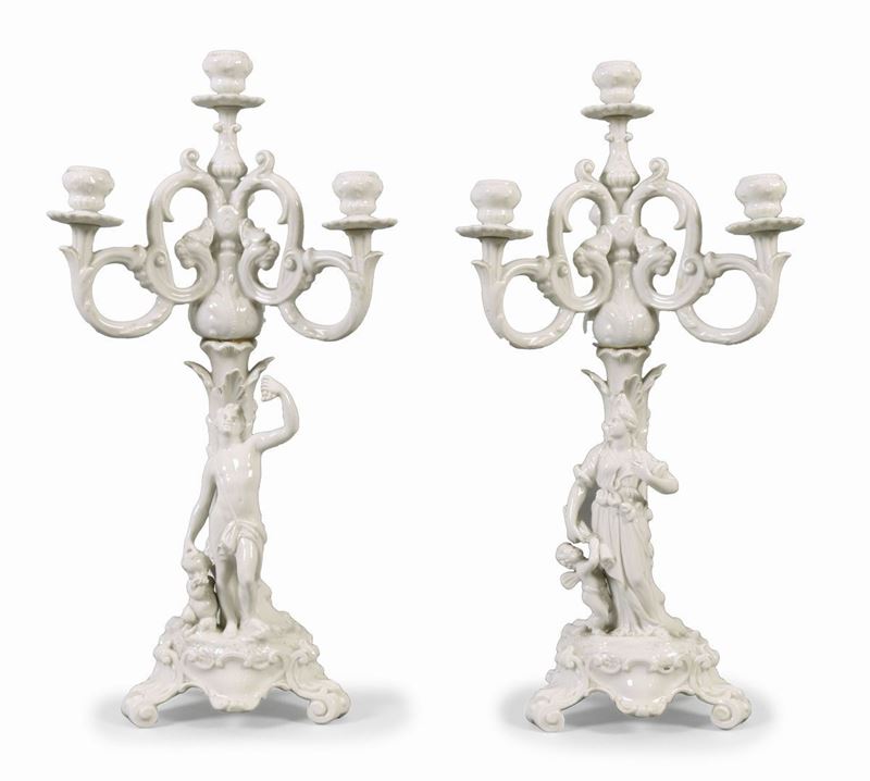 Coppia di Candelabri in Porcellana Bianca