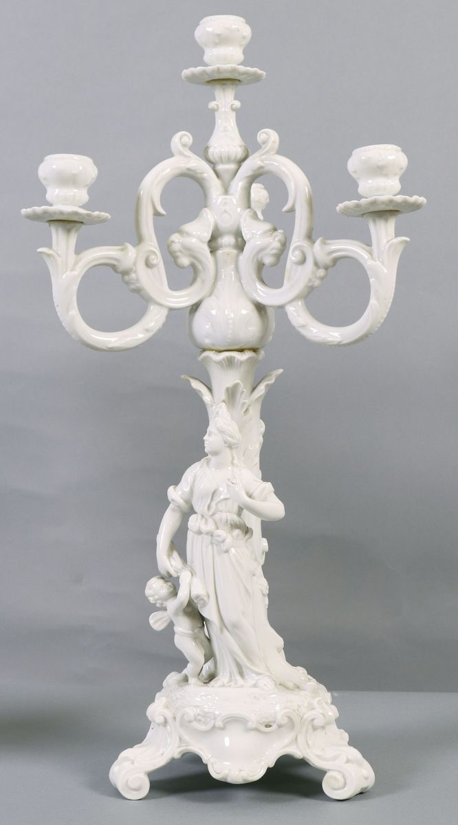 Coppia di Candelabri in Porcellana Bianca