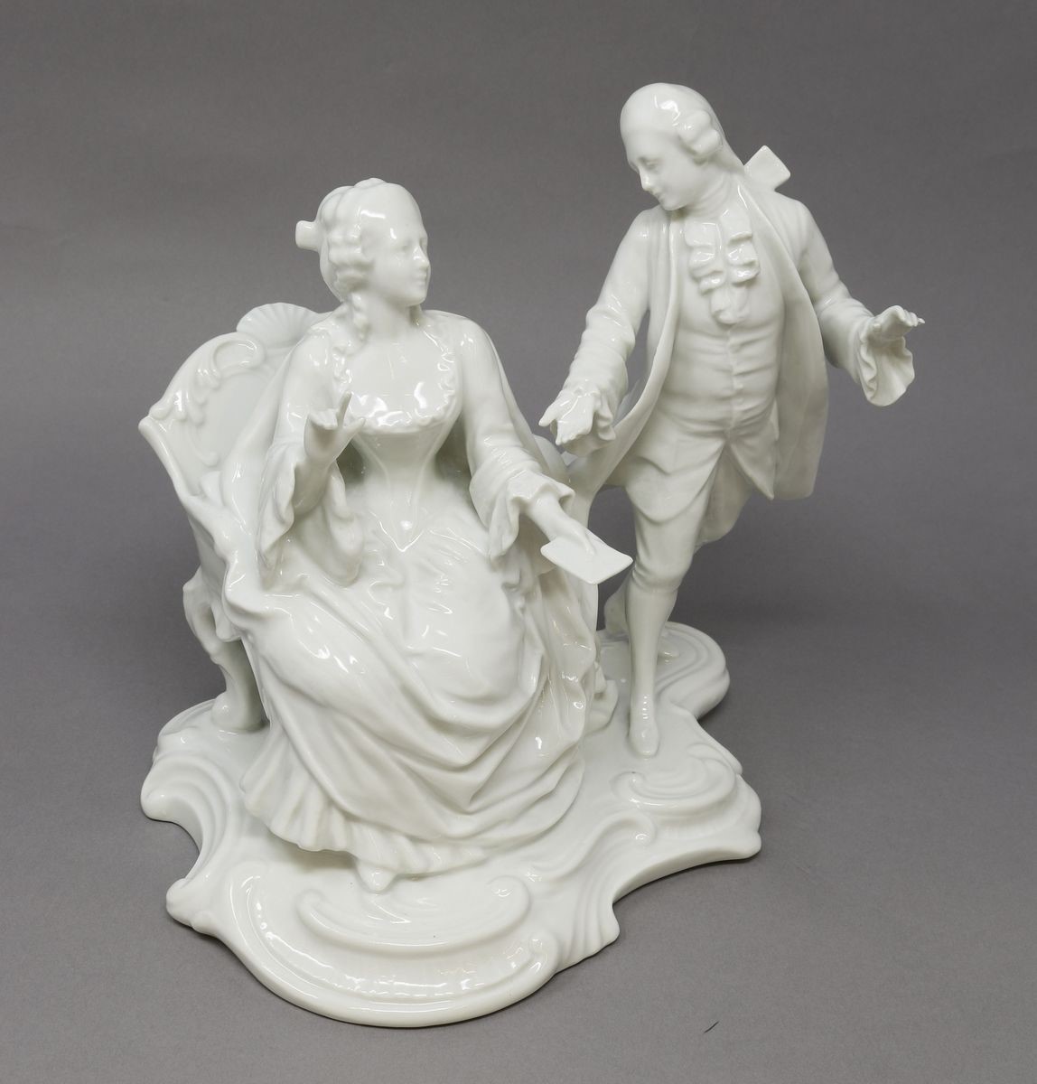 Due Sculture in Porcellana Bianca