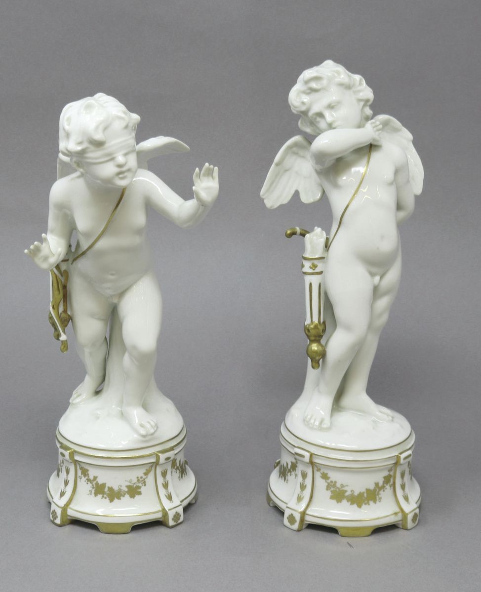 Sette Amorini in Porcellana Bianca e Oro