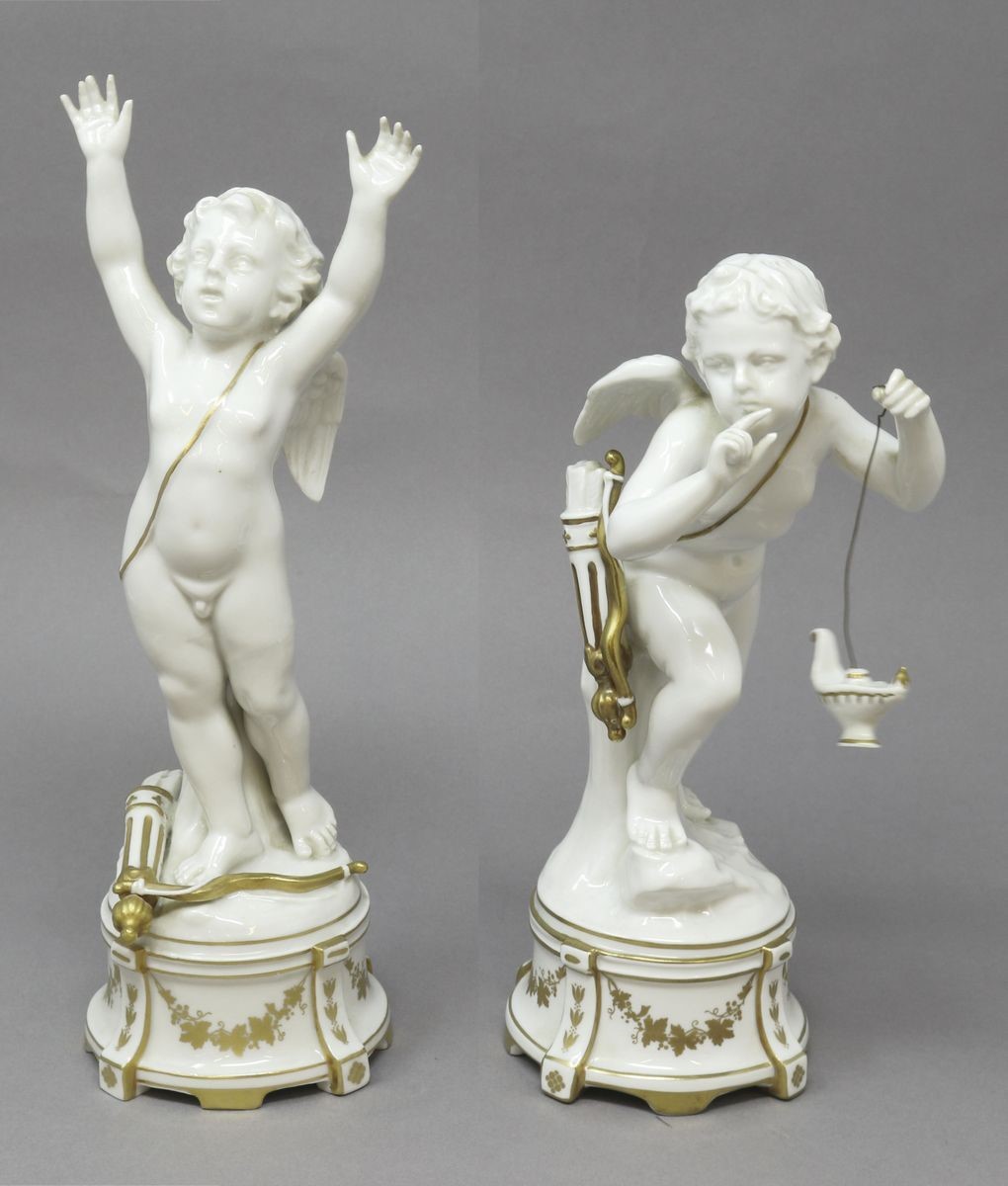 Sette Amorini in Porcellana Bianca e Oro