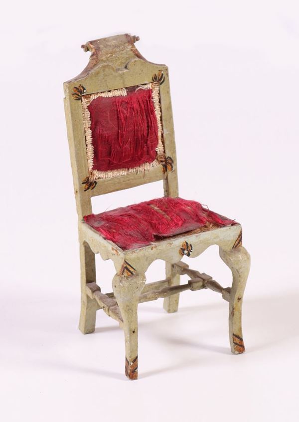 Modello di sedia in legno laccato e dorato