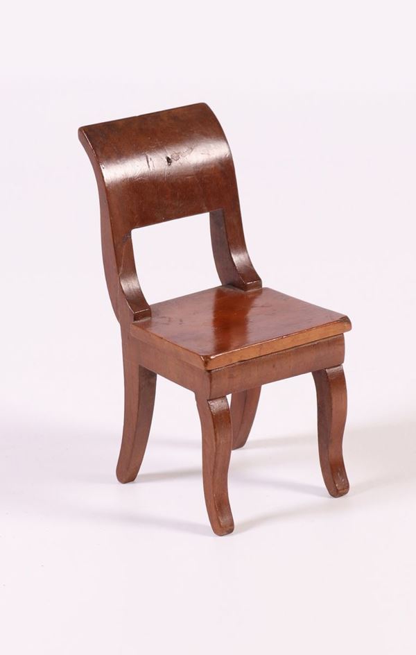 Modello di sedia Luigi Filippo in legno di noce