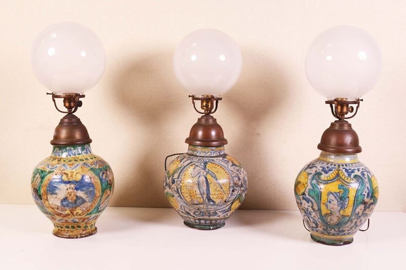 Tre Vasi Globulari in Maiolica Policroma