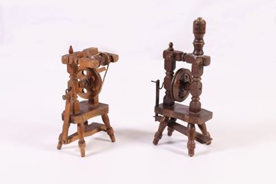 Coppia di Modelli di Arcolaio in Legno