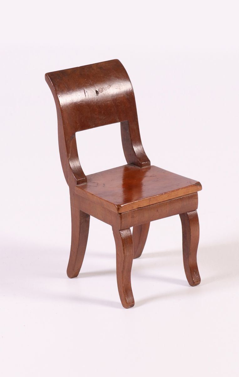 Modello di Sedia Luigi Filippo in Legno di Noce