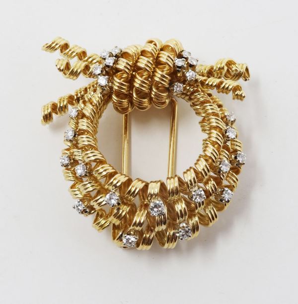 Spilla a clip in oro giallo con piccoli brillanti  - Auction Jewelery, Watches and Silver - Casa d'aste Farsettiarte