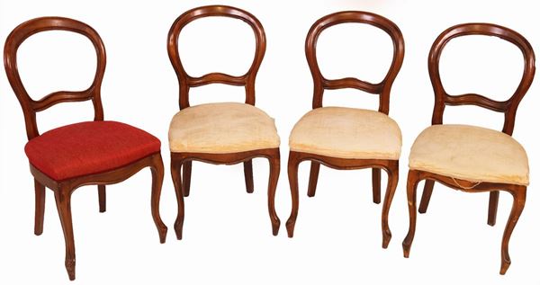 Quattro sedie e due poltrone difformi
