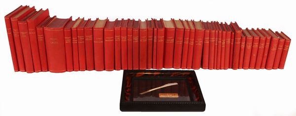 Serie di volumi di Gabriele D'Annunzio con penna