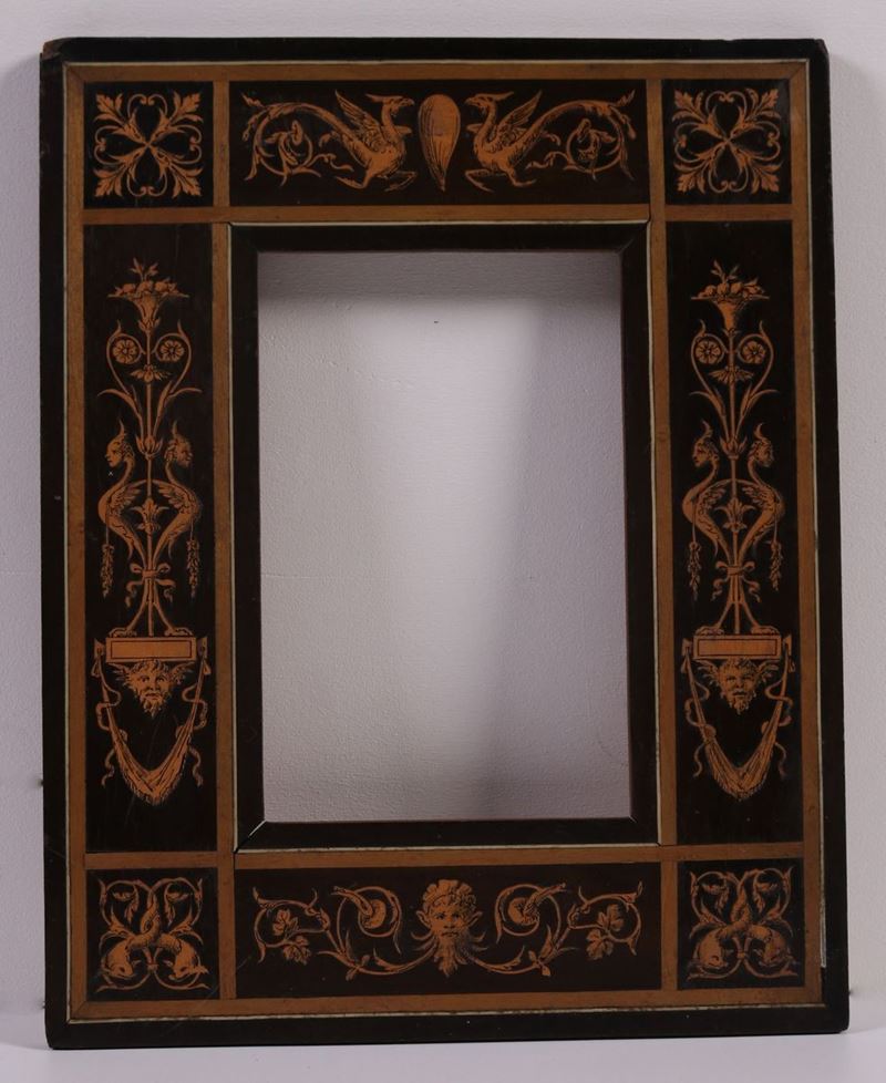 Cornice in Legno Ebanizzato e Intarsiato
