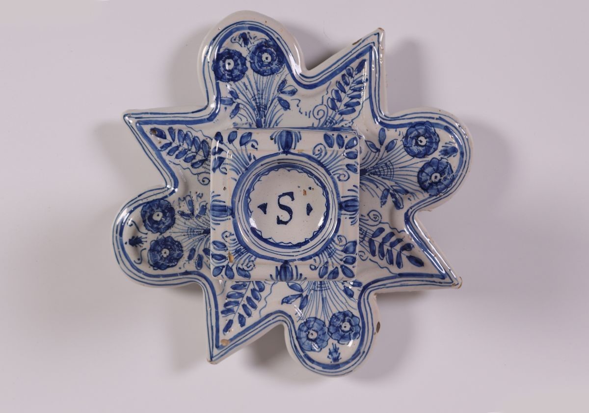 Saliera a Stella in Maiolica Bianco Blu