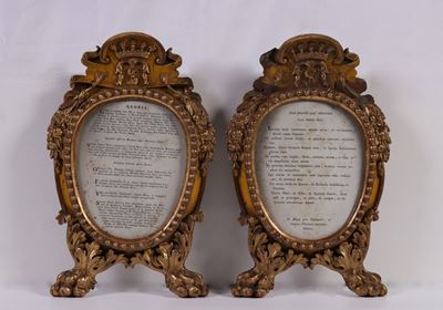 Coppia di Cartegloria Ovate in Legno Intagliato e Dorato