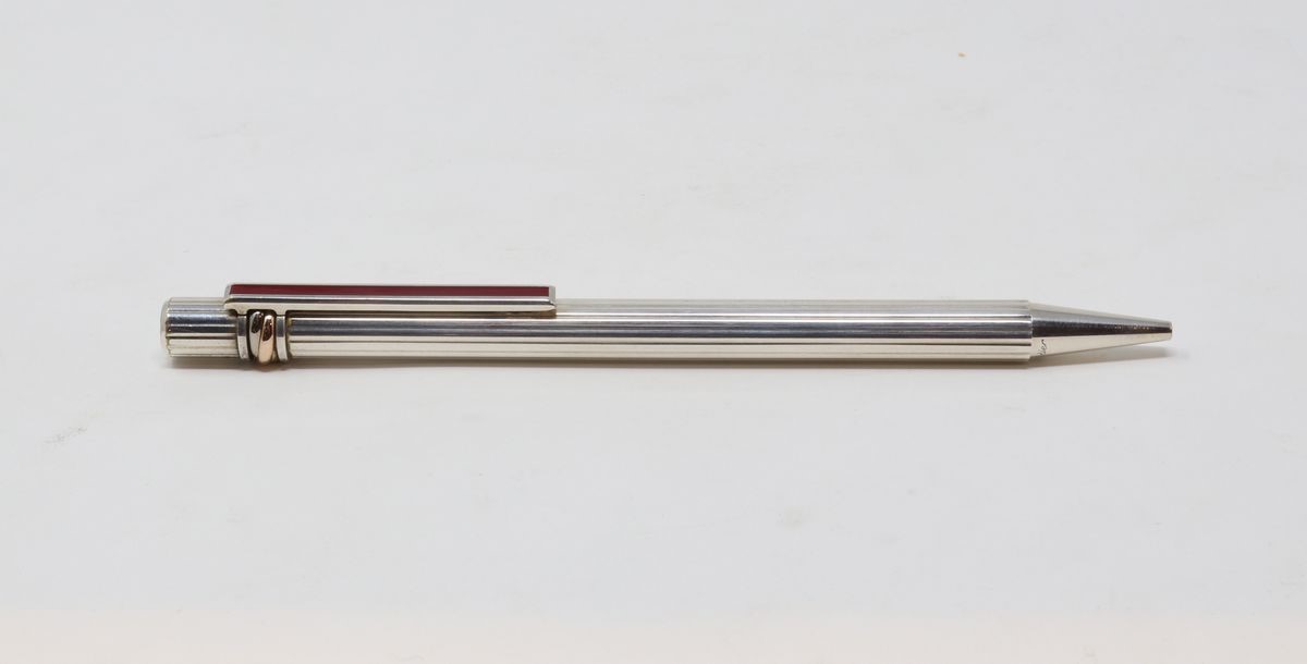 Penna in Acciaio e Lacca Rossa Must De Cartier
