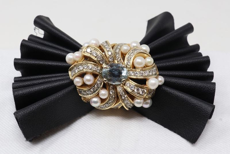 Anello in Oro Giallo con Brillanti, Acquamarina e Perle
