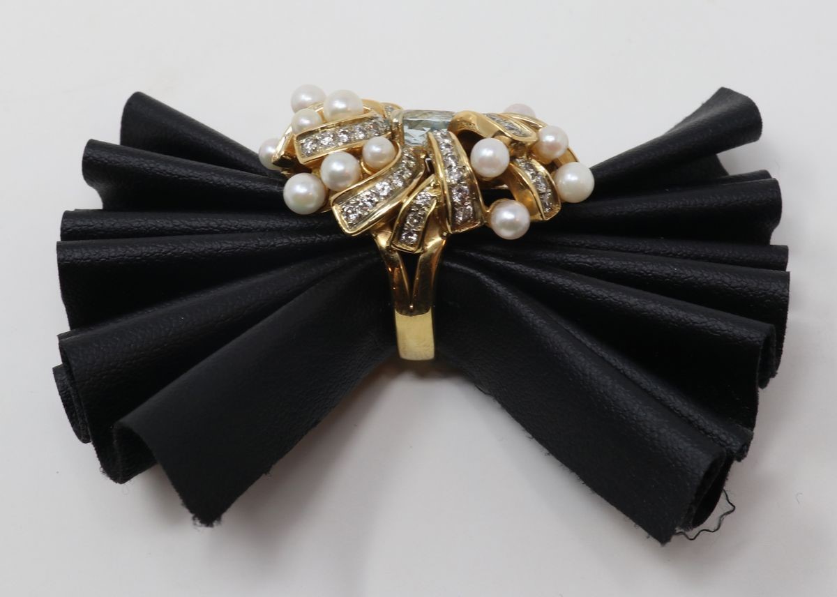 Anello in Oro Giallo con Brillanti, Acquamarina e Perle