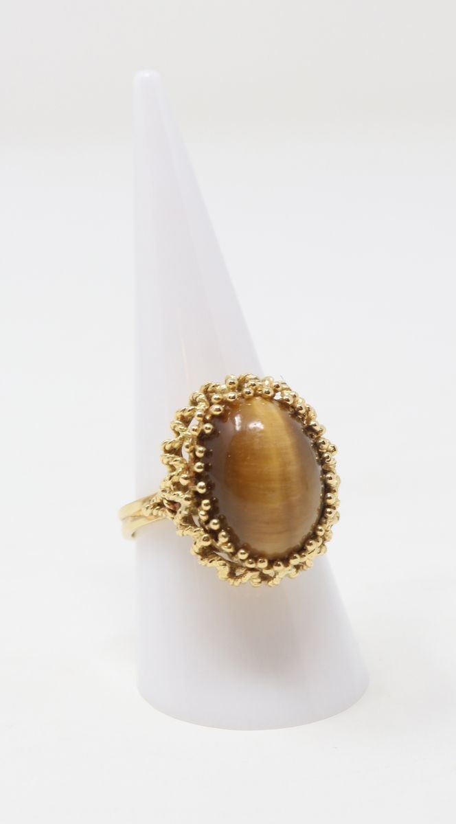 Anello in Oro Giallo con al Centro Occhio di Tigre Cabochon Ovale