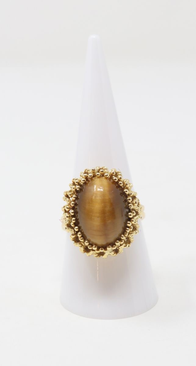 Anello in Oro Giallo con al Centro Occhio di Tigre Cabochon Ovale