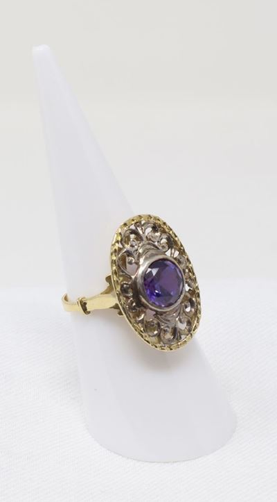 Anello Ovale in Oro Giallo e Argento e Ametista Rotonda Centrale