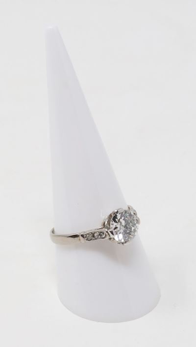 Anello in Platino con Diamante