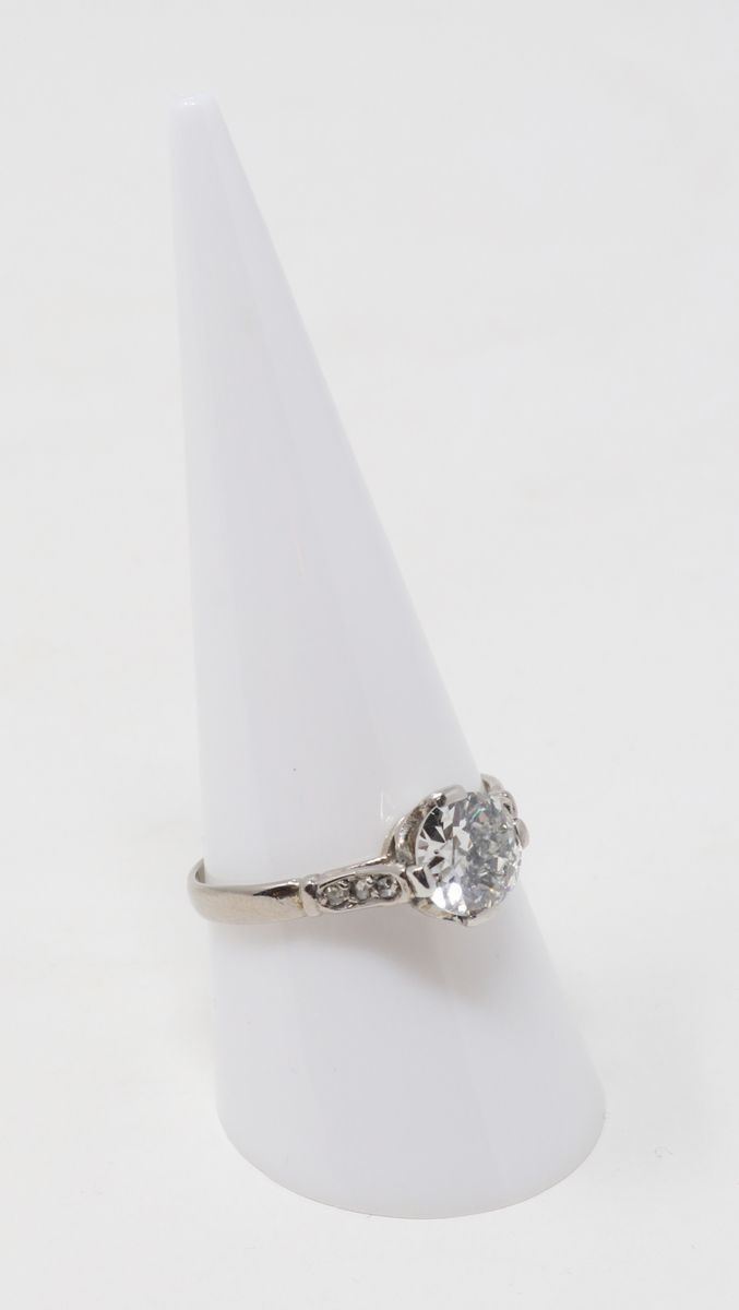 Anello in Platino con Diamante