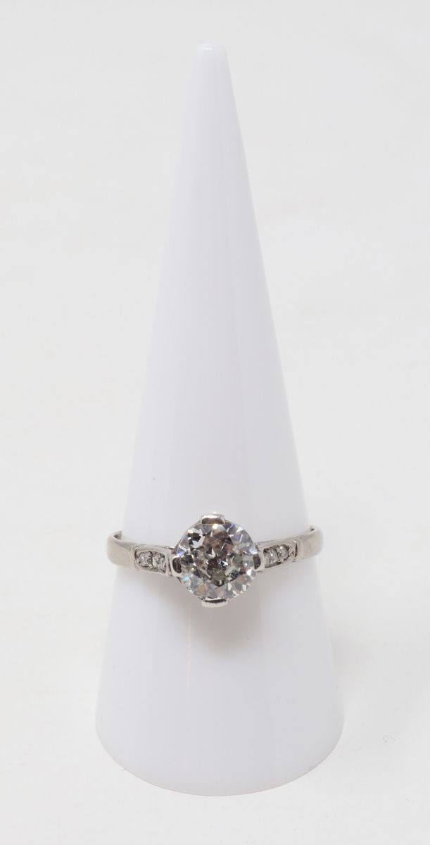 Anello in Platino con Diamante