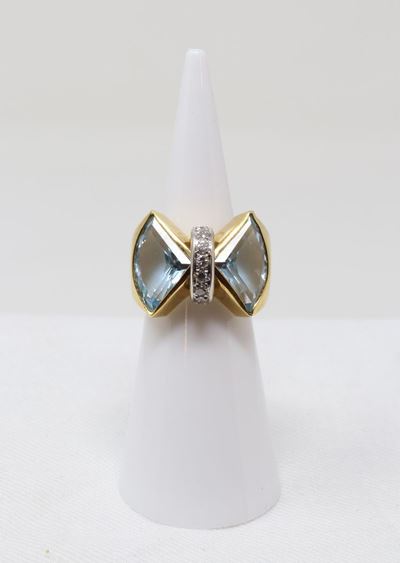 Anello in Oro Giallo e Bianco, Topazi e Piccoli Brillanti