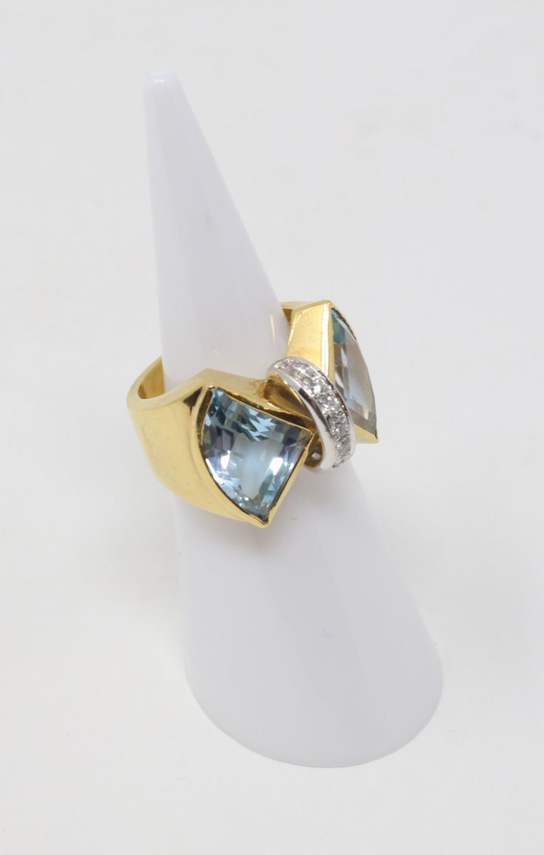 Anello in Oro Giallo e Bianco, Topazi e Piccoli Brillanti