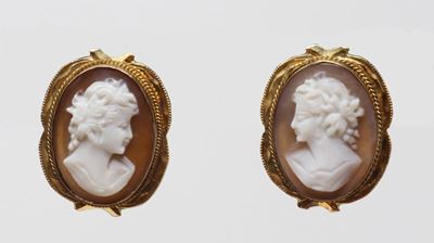 Orecchini in Oro Giallo con Cammei Ovali a Profilo Femminile