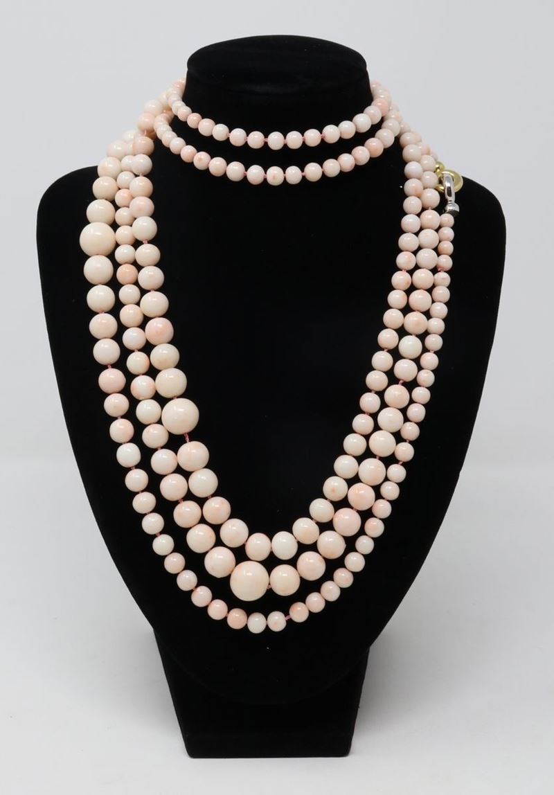 Lunga Collana in Corallo Rosa Chiaro a Scalare