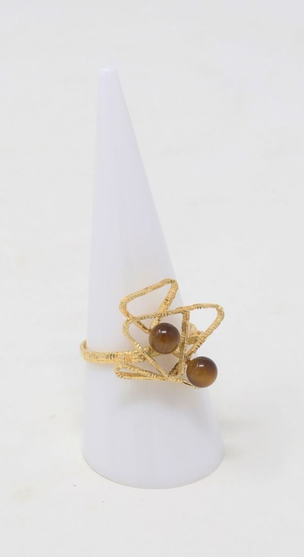 Anello in oro giallo con due piccole sfere in occhio di tigre