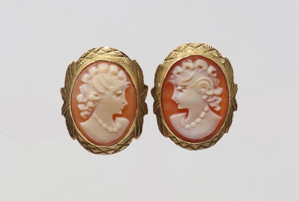 Orecchini a clip in oro giallo con cammei a profilo femminile
