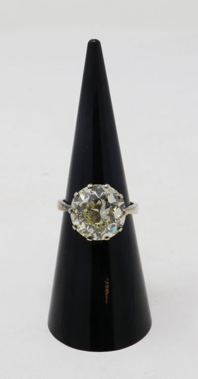 Anello in Oro Bianco con Diamante Taglio Brillante