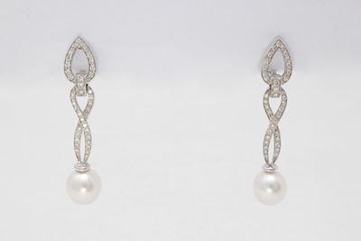 Orecchini Pendenti in Oro Bianco, Diamanti e Perle