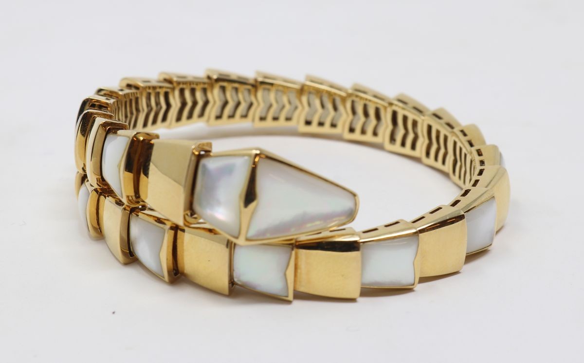 Bracciale Bulgari in Oro Giallo e Madreperla Bianca
