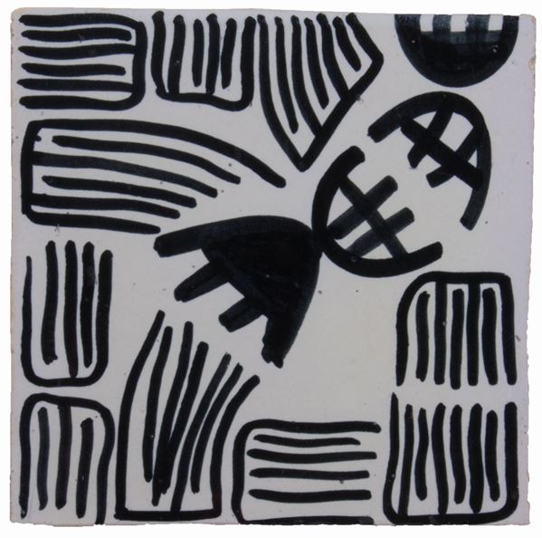 Giuseppe Capogrossi : Superficie CP/872/A  (1951-52)  - Smalto in bianco e nero su terracotta - Asta Arte Contemporanea - I - Casa d'aste Farsettiarte