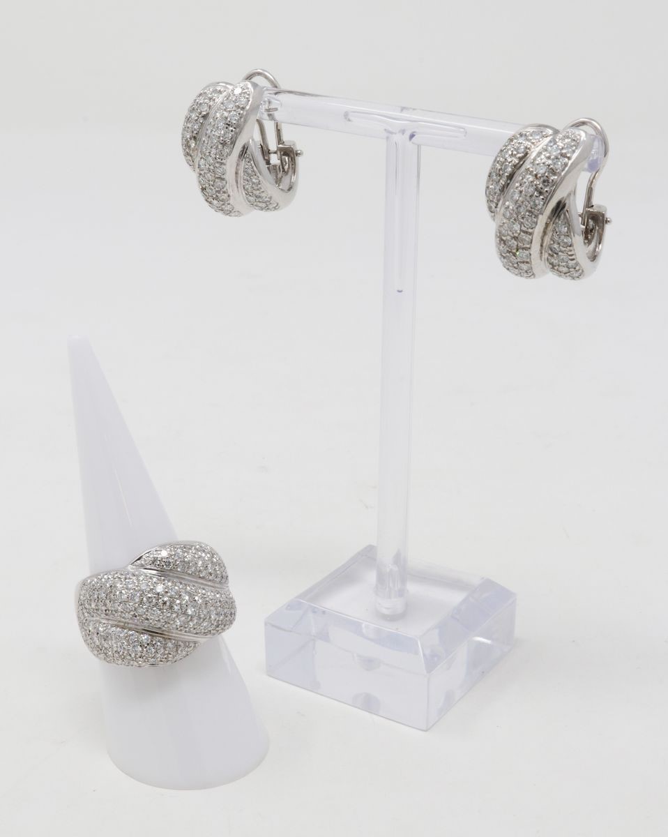 Parure Composta da Anello e Orecchini in Oro Bianco e Brillanti