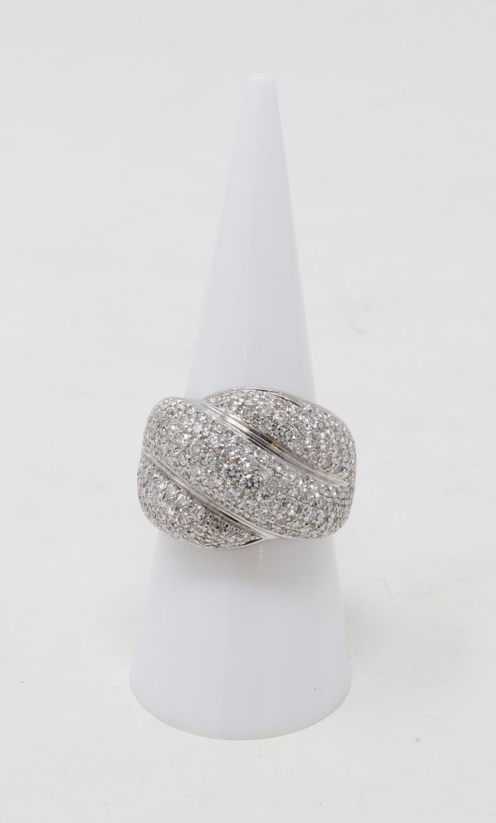 Parure Composta da Anello e Orecchini in Oro Bianco e Brillanti