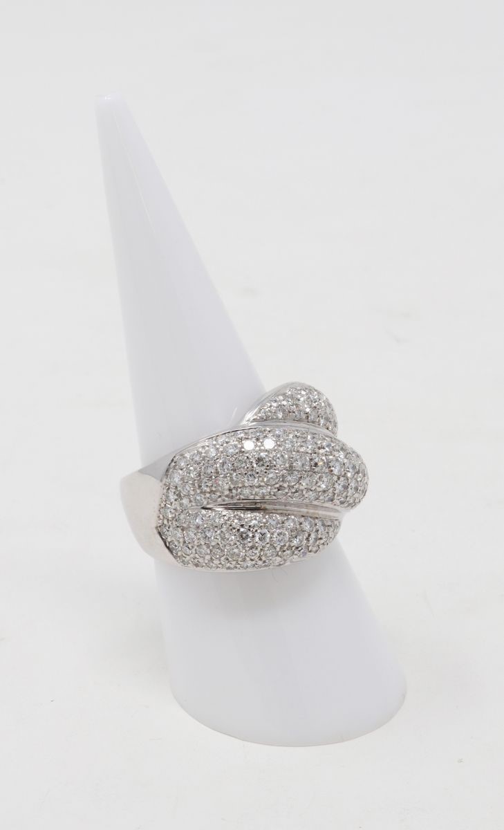 Parure Composta da Anello e Orecchini in Oro Bianco e Brillanti