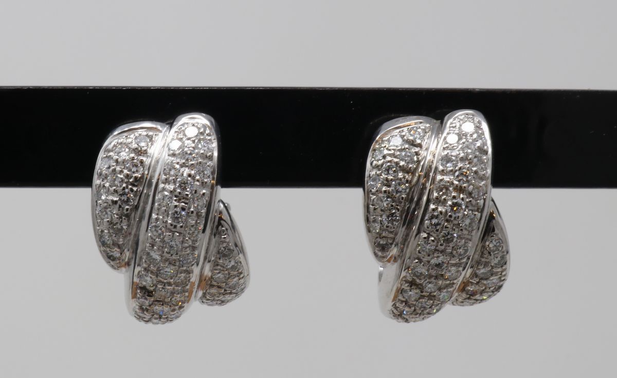 Parure Composta da Anello e Orecchini in Oro Bianco e Brillanti