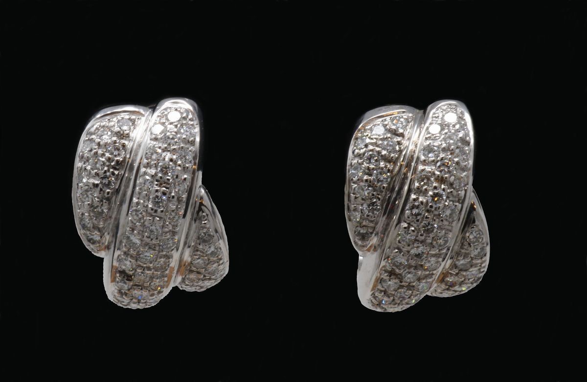 Parure Composta da Anello e Orecchini in Oro Bianco e Brillanti