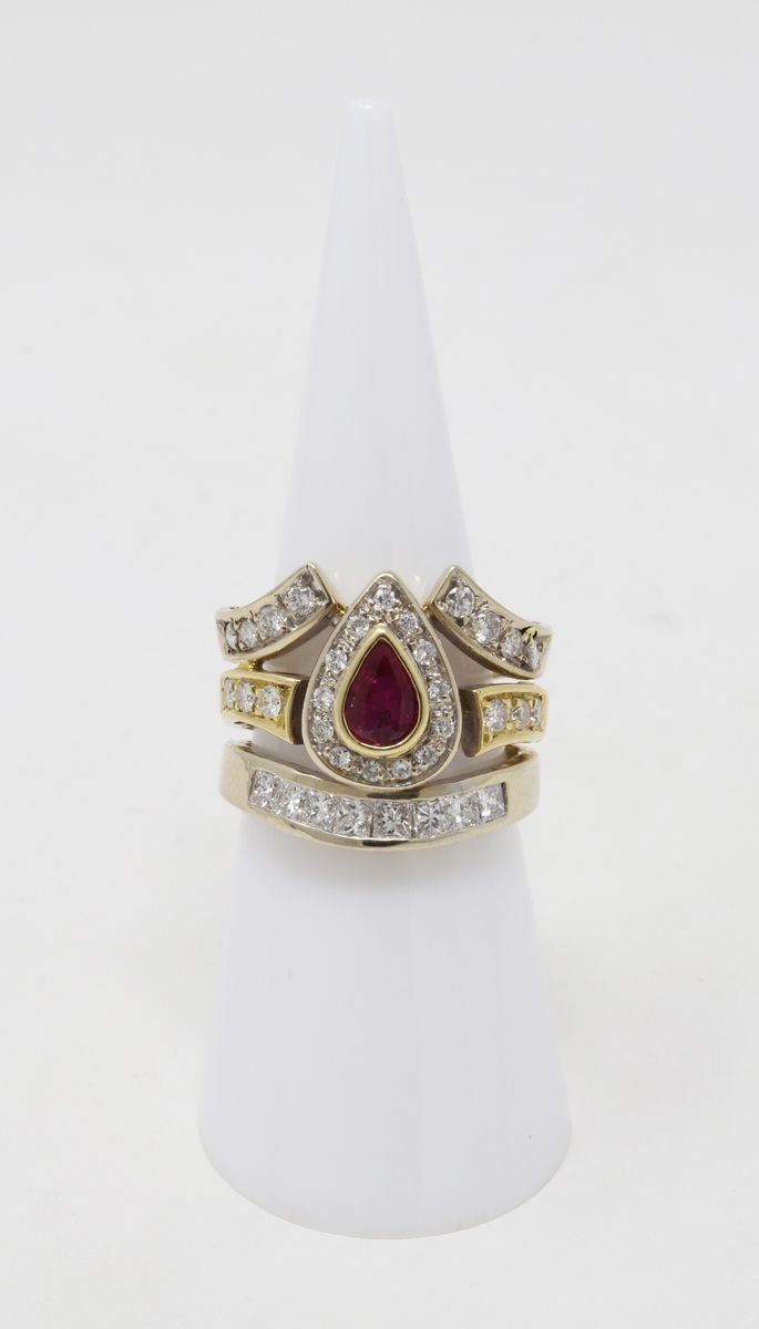 Anello in Oro Giallo e Bianco con Rubino