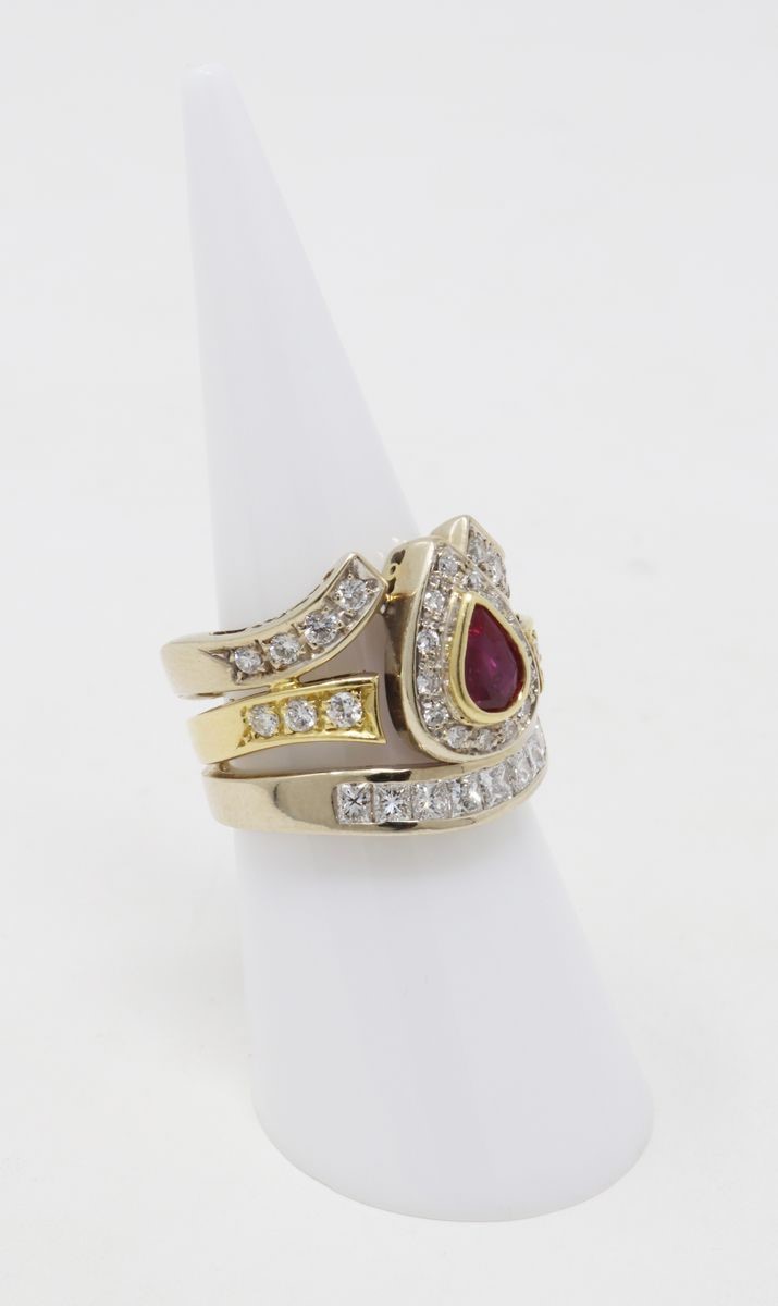 Anello in Oro Giallo e Bianco con Rubino