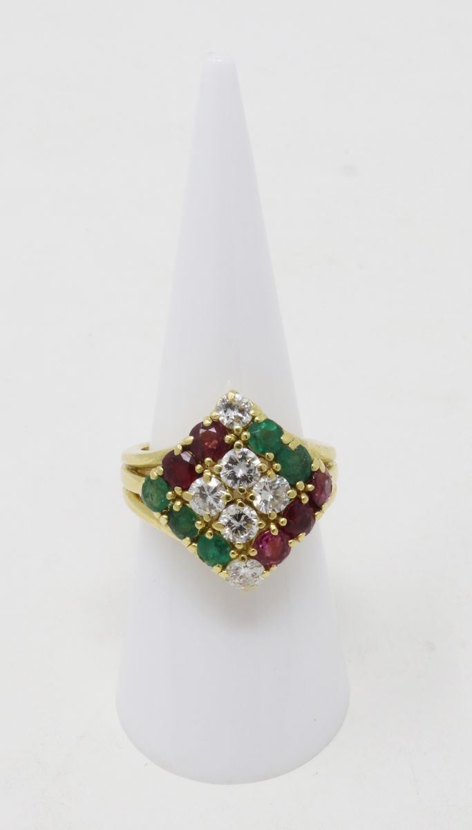 Anello in Oro Giallo con Brillanti, Rubini e Smeraldi