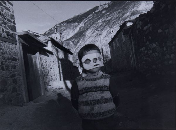 Yordan Yordanov - Bambino con maschera, Bulgaria